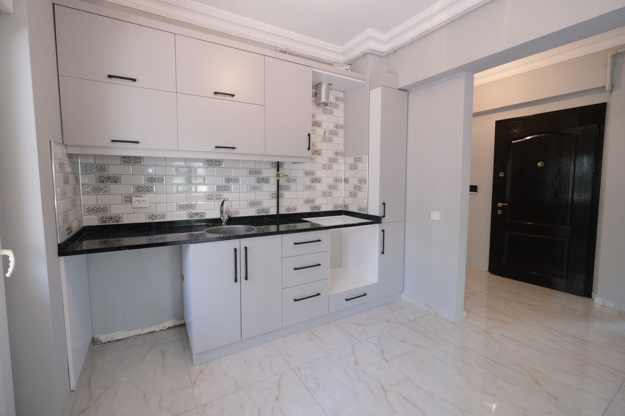 Apartment for sale in Konyaalti, altınkum area suitable for residence