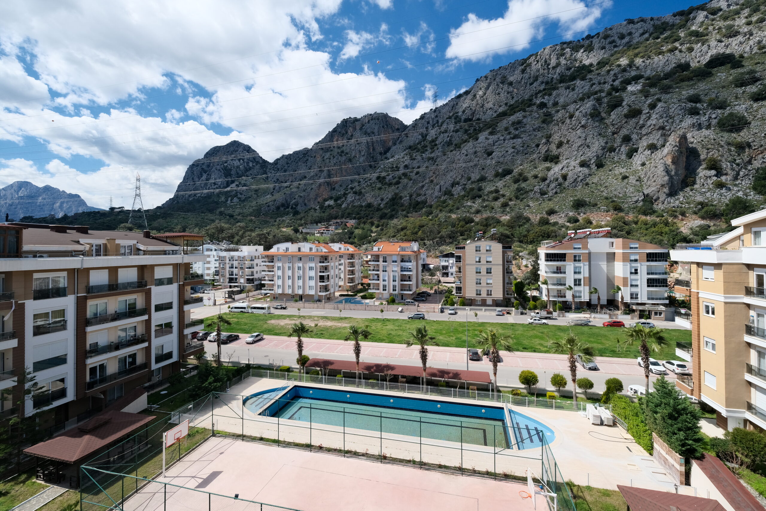 Apartment for sale in Antalya with a very beautiful mountain view