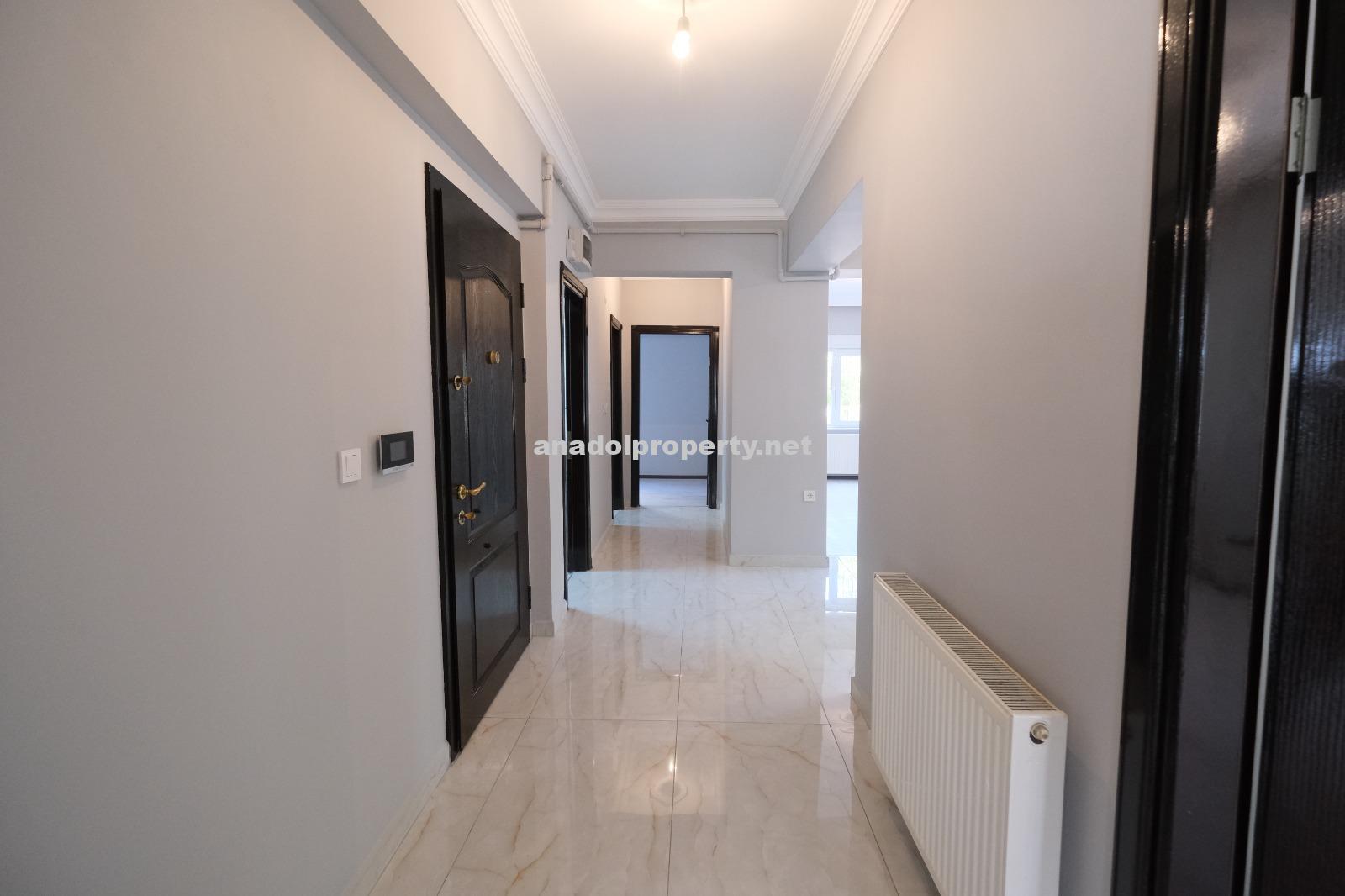 Apartment for sale in Konyaalti, altınkum area suitable for residence